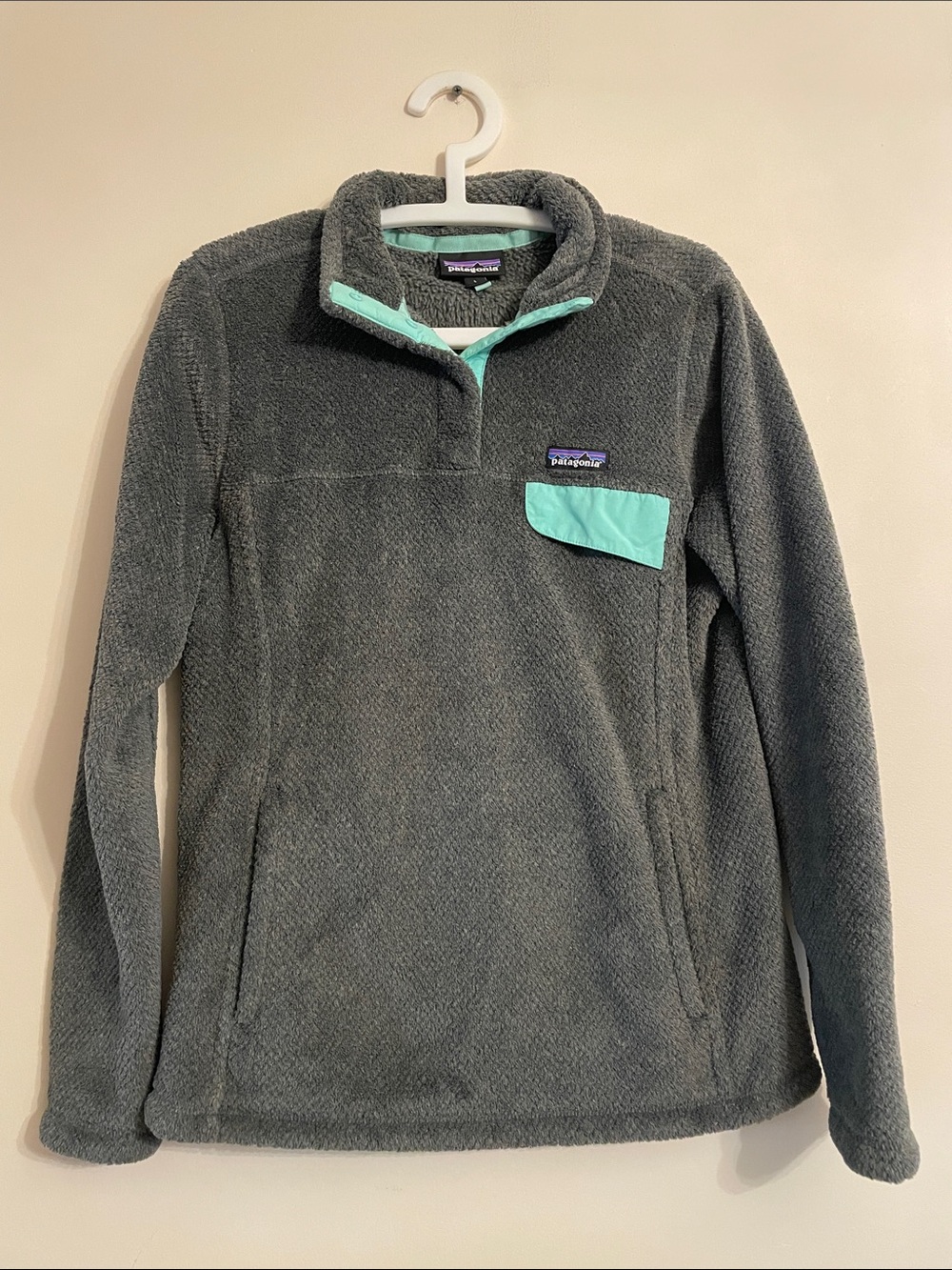 Patagonia Gray Fleece Pullover with Teal Accent